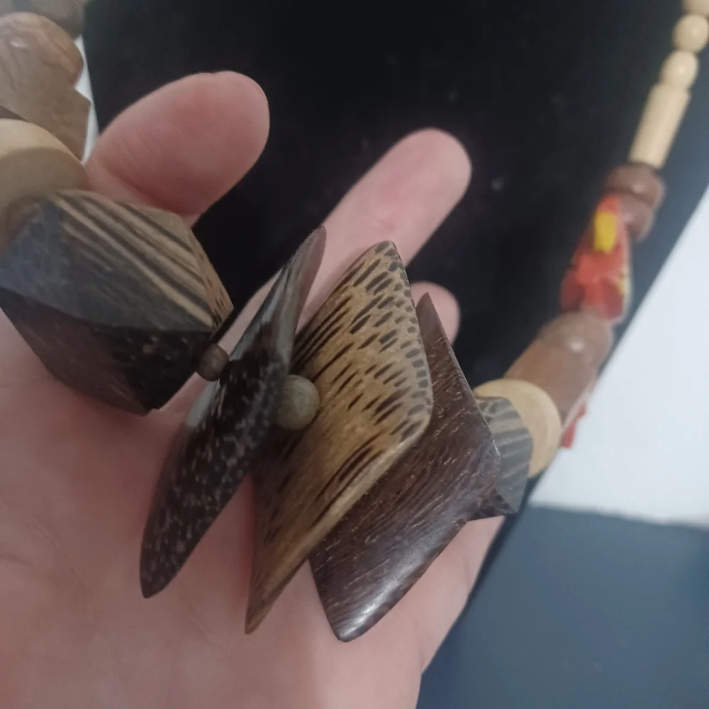 Vintage Handcrafted Wooden Beaded Necklace with Parrot Charm - Picture 3 of 9